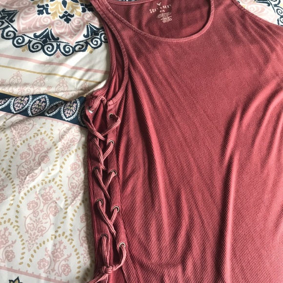 Side lace up tank top - Picture 3 of 5